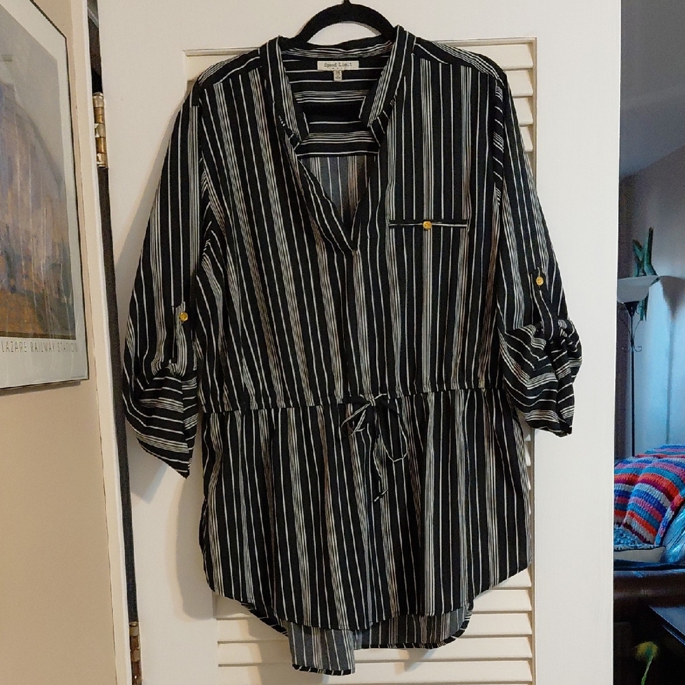 Speed Limit MPH Women's Size 3X Black & White Striped V-Neck Tunic Blouse
